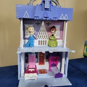 Disney Frozen Pop Adventures, Castle Playset with Handle, Including Elsa and Ana